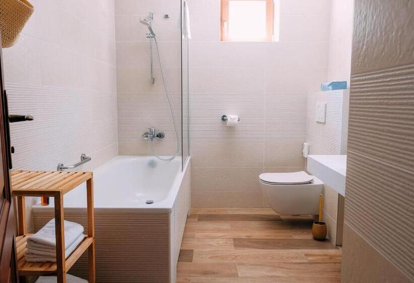 חדר סופריור, Pension Relish