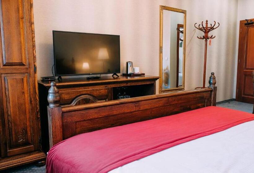 חדר סופריור, Pension Relish