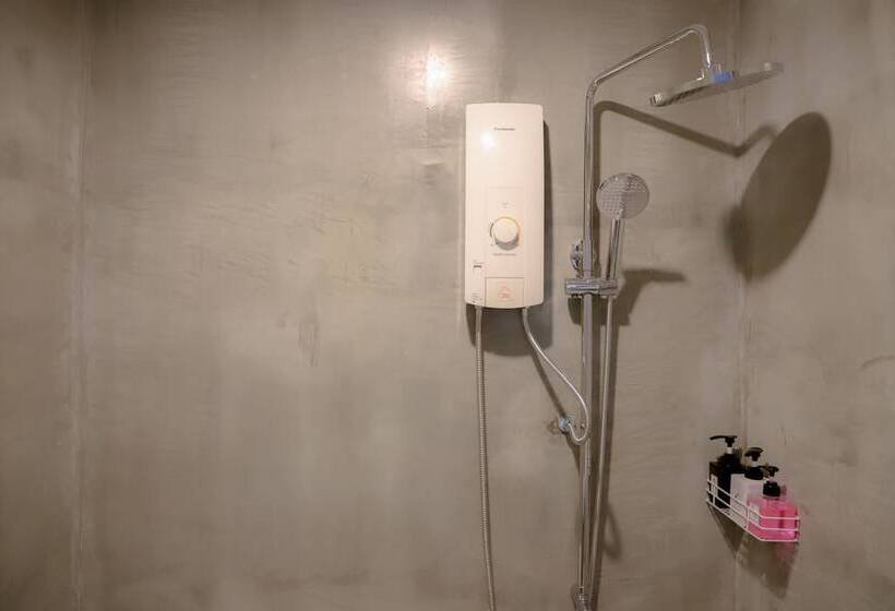 غرفة ديلوكس مطلة على حمام السباحة, Glow Inn Siem Reap