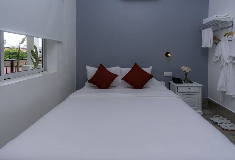 غرفة ديلوكس مطلة على حمام السباحة, Glow Inn Siem Reap