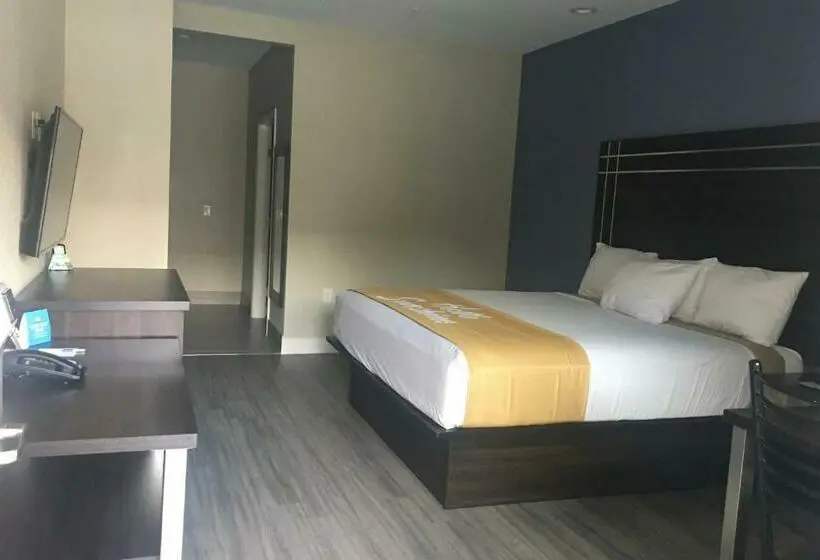 身障者適用キングサイズベッドルーム, Days Inn & Suites By Wyndham La Porte