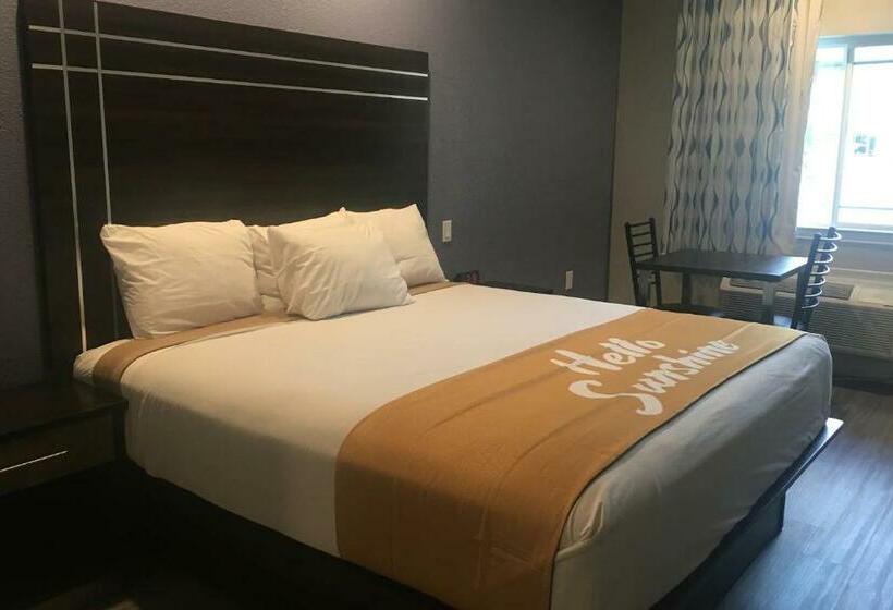 Стандартный Номер Кровать Кинг, Days Inn & Suites By Wyndham La Porte