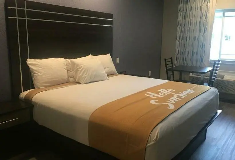 キングサイズベッドのスタンダードルーム, Days Inn & Suites By Wyndham La Porte