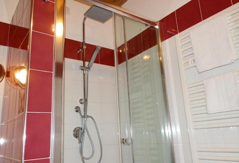 غرفة قياسية رباعية, B&b Re Umberto