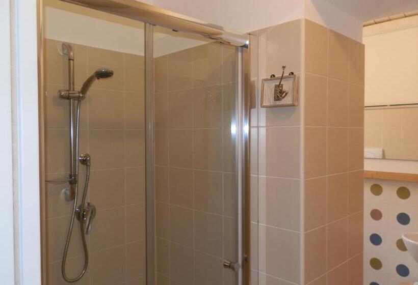 شقة غرفة واحدة مزودة بتراس, B&b Re Umberto