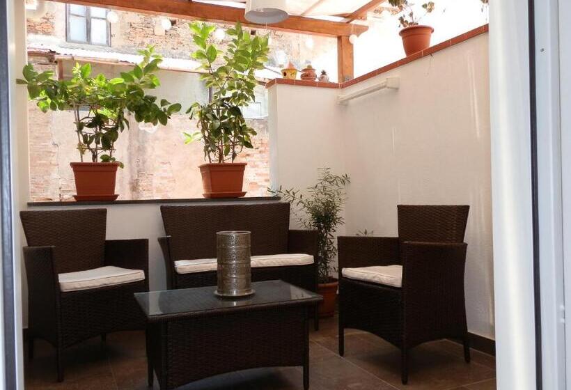 شقة غرفة واحدة مزودة بتراس, B&b Re Umberto