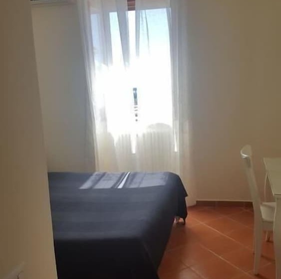 Camera Basic, Casa Falcone B&b