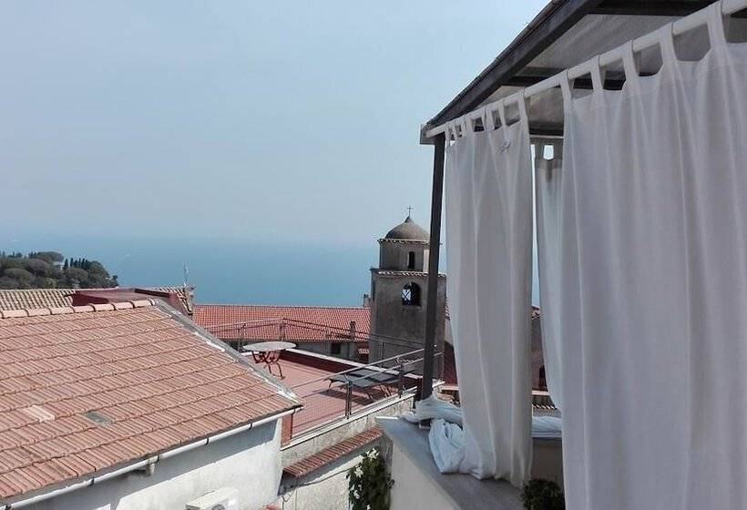 Camera Basic, Casa Falcone B&b