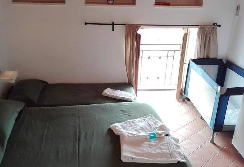 Camera Familiare Vista Mare, Casa Falcone B&b