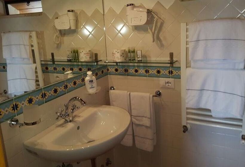 Camera Familiare Vista Mare, Casa Falcone B&b