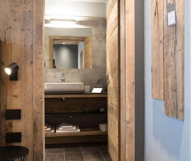 山の見えるスーペリアルーム, San Vitale