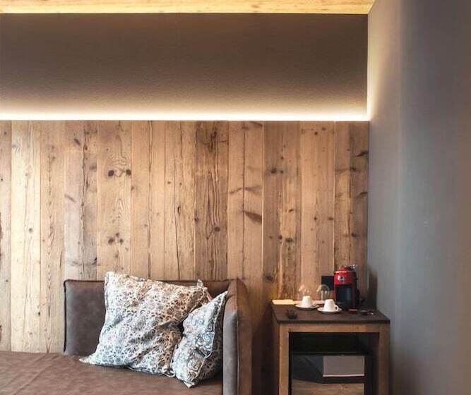 山の見えるスーペリアルーム, San Vitale