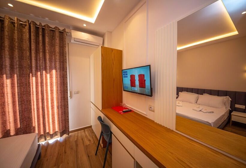 غرفة قياسية مطلّة علي البحر مزوَّدة بشُرفة, Vila Misiri