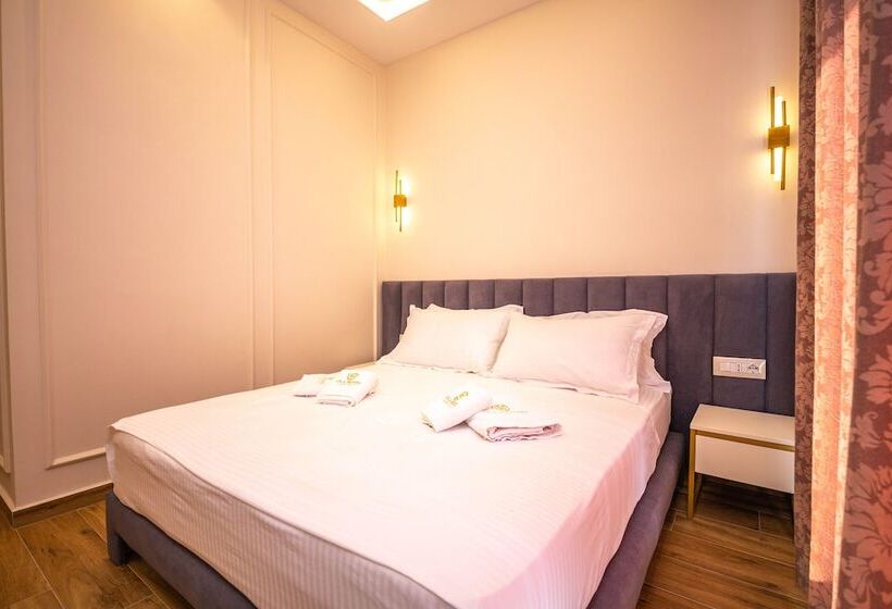 غرفة قياسية مزوَّدة بشُرفة, Vila Misiri