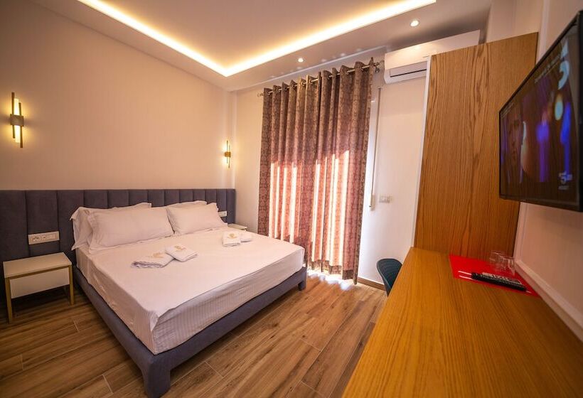 غرفة قياسية مزوَّدة بشُرفة, Vila Misiri