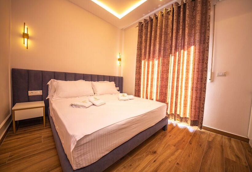 غرفة قياسية مزوَّدة بشُرفة, Vila Misiri