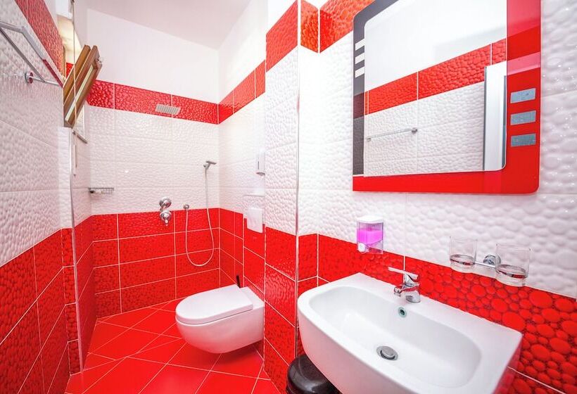 غرفة قياسية ثلاثية مزودة بشرفة, Vila Misiri