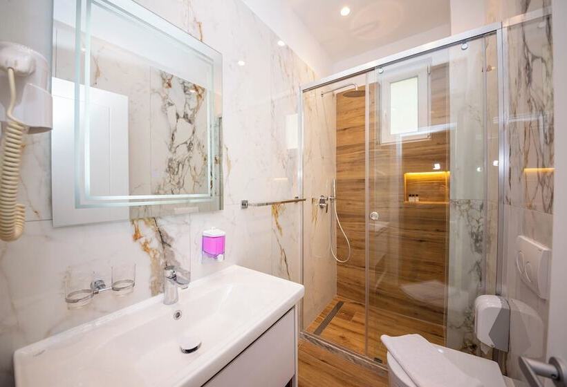 غرفة قياسية رباعية مطلة على البحر, Vila Misiri