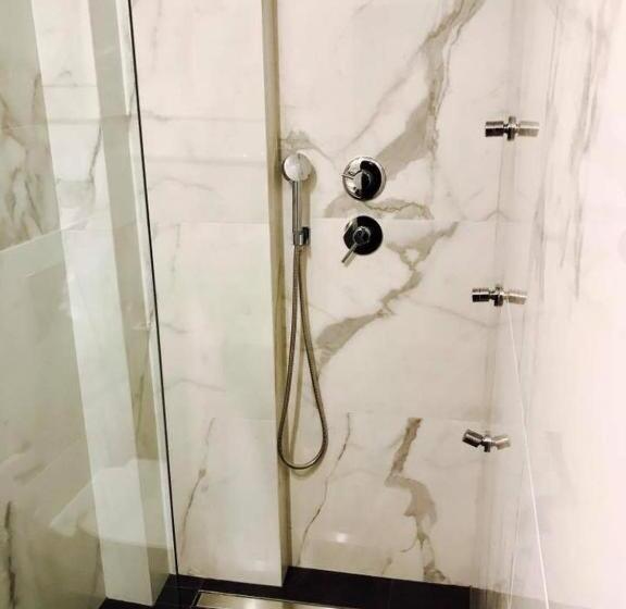 חדר סטנדרט, Afroditi Arhontiko