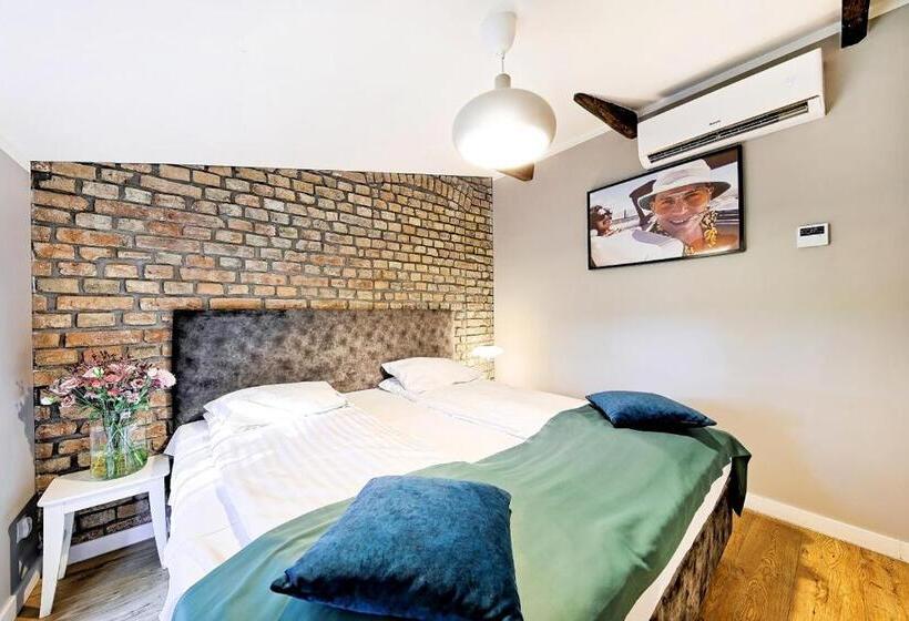 Люкс Deluxe Кровать Кинг, Cinema Apartments