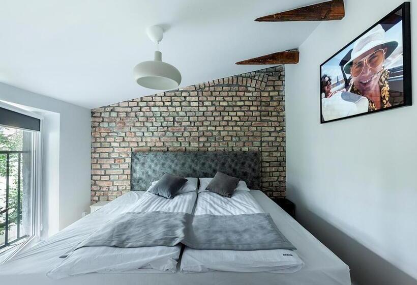 Люкс Deluxe Кровать Кинг, Cinema Apartments