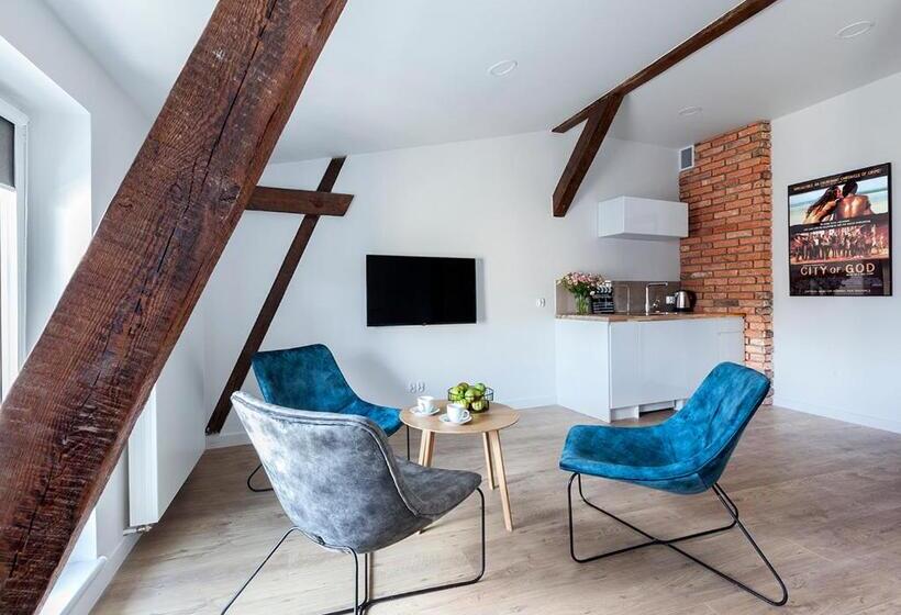 استودیوی لوکس, Cinema Apartments