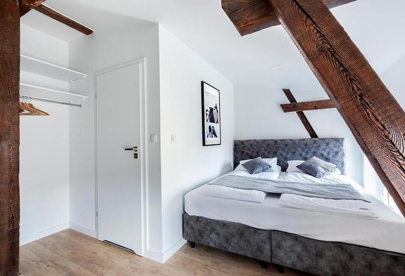 استودیوی لوکس, Cinema Apartments