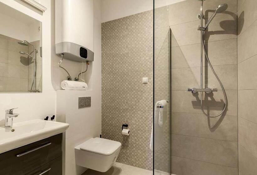 استودیوی لوکس, Cinema Apartments