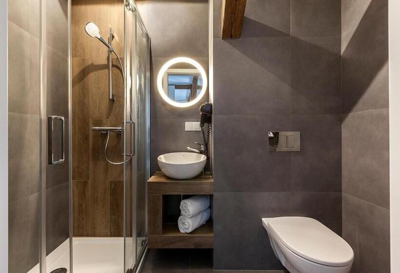 استودیوی سوپریور, Cinema Apartments