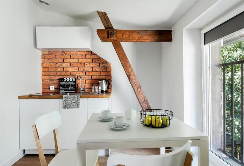 استودیوی سوپریور, Cinema Apartments