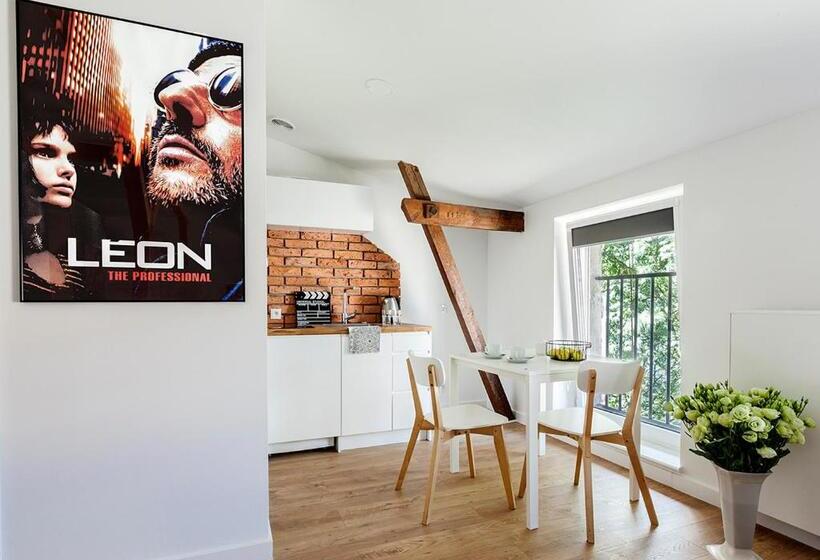 استودیوی سوپریور, Cinema Apartments