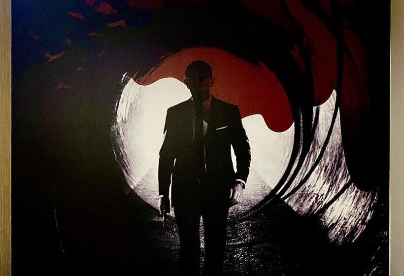 استودیوی استاندارد, Cinema Apartments