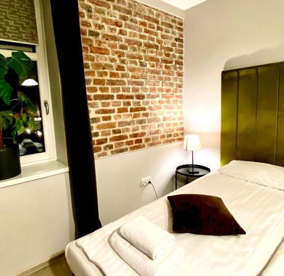 استودیوی استاندارد, Cinema Apartments