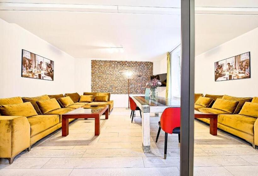 Апартаменты 1 Спальня, Cinema Apartments