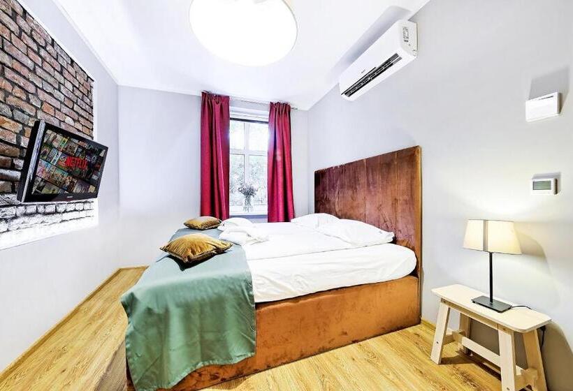 Апартаменты Deluxe 1 Спальня, Cinema Apartments