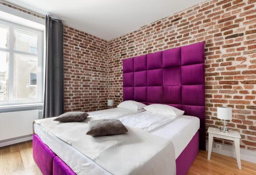 استودیوی استاندارد, Cinema Apartments