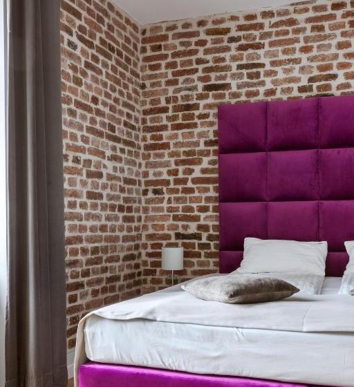 استودیوی استاندارد, Cinema Apartments