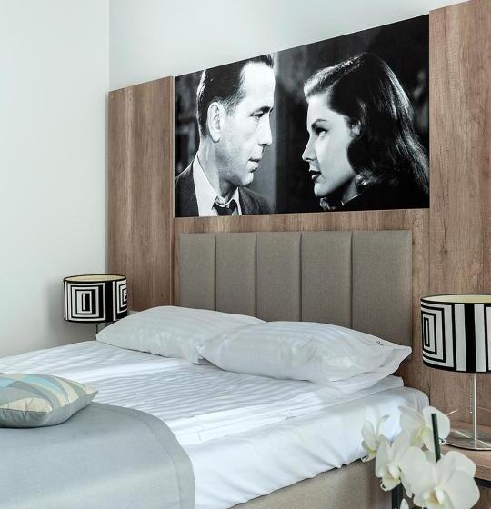 استودیوی لوکس, Cinema Apartments