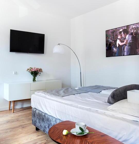 استودیوی لوکس, Cinema Apartments