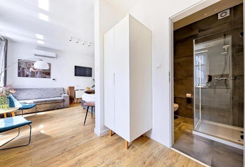 استودیوی لوکس, Cinema Apartments