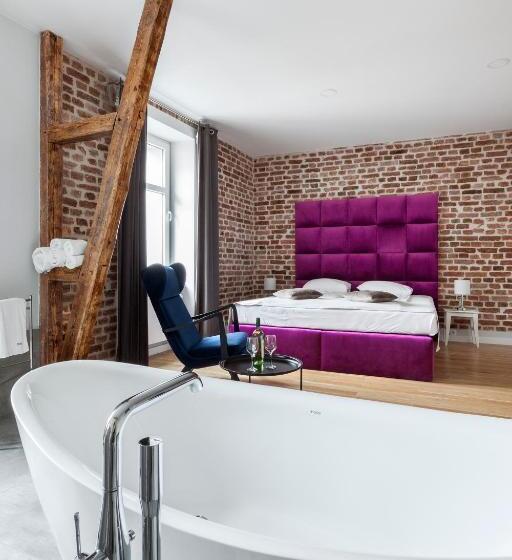 استودیوی استاندارد, Cinema Apartments