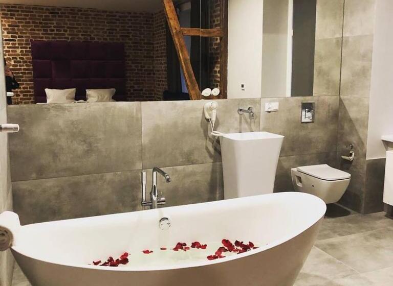 استودیوی استاندارد, Cinema Apartments