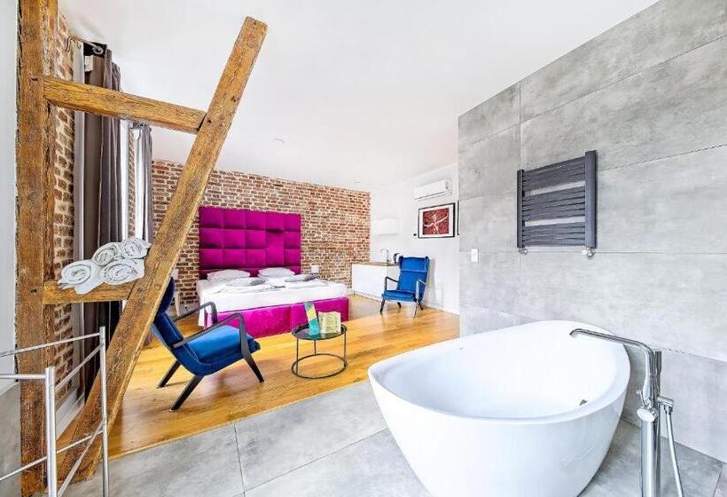 استودیوی استاندارد, Cinema Apartments