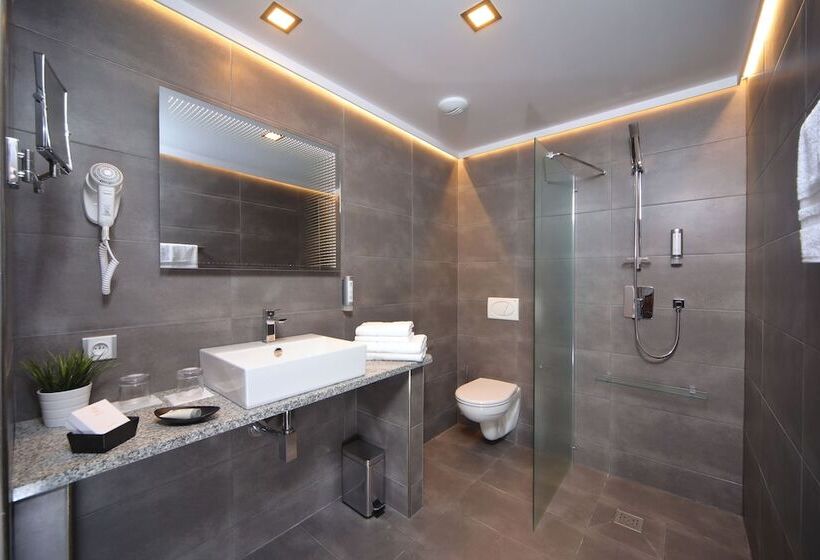 חדר סופריור, Central 1920