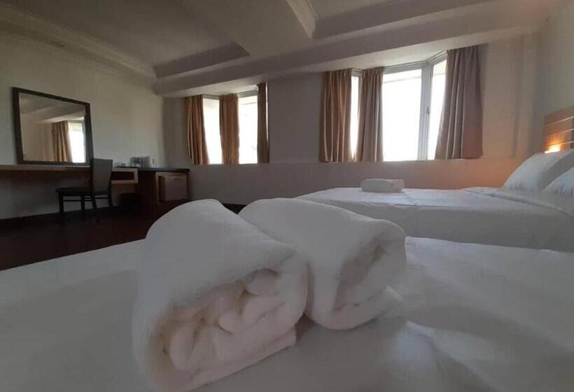 غرفة ديلوكس, Sara