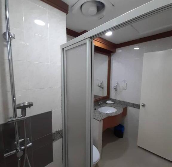 غرفة ديلوكس, Sara