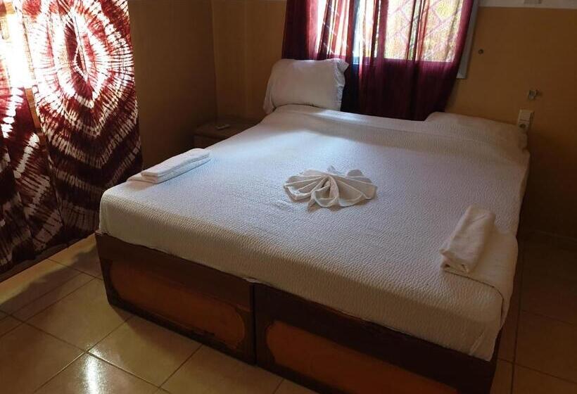 بانگلوی لوکس, Kunta Kinteh Beach Complex