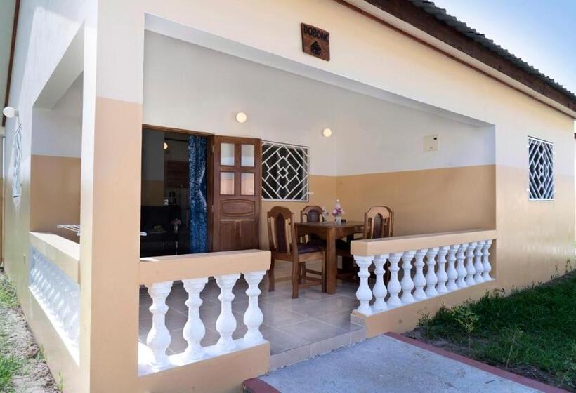 بانگلوی لوکس, Kunta Kinteh Beach Complex