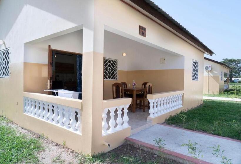 بانگلوی لوکس, Kunta Kinteh Beach Complex