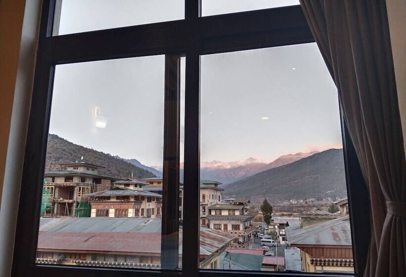 اتاق لوکس, Nirvana Inn